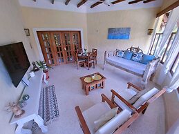 Lux Suites Tembo Court Apartments