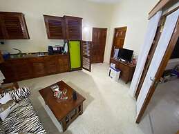 Lux Suites Tembo Court Apartments