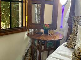 Lux Suites Tembo Court Apartments