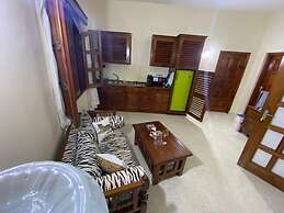 Lux Suites Tembo Court Apartments