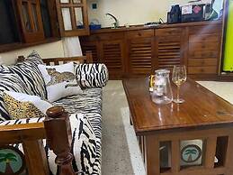Lux Suites Tembo Court Apartments