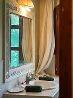 Lux Suites Tembo Court Apartments