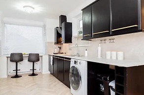 Private Gated Modern Home in Southampton - Estwood