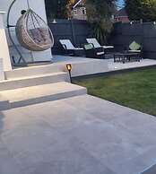 Private Gated Modern Home in Southampton - Estwood