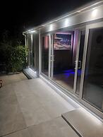 Private Gated Modern Home in Southampton - Estwood