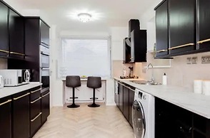 Private Gated Modern Home in Southampton - Estwood