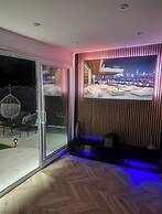 Private Gated Modern Home in Southampton - Estwood