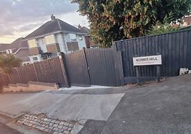 Private Gated Modern Home in Southampton - Estwood