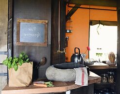 Cozy Tent Lodge With Kitchen
