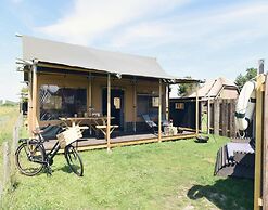 Cozy Tent Lodge With Kitchen