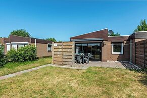 Bungalow in Callantsoog Near Sandy Beach