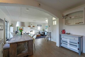 Villa w/ Electric Charging & Parking