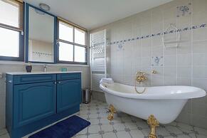 Villa w/ Electric Charging & Parking