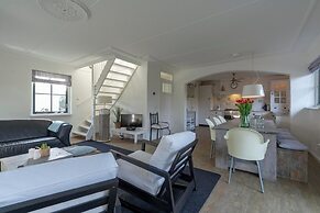 Villa w/ Electric Charging & Parking