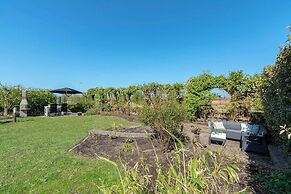 Villa w/ Electric Charging & Parking