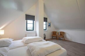 Cozy Villa With Sun Lounger