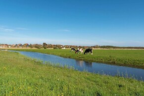 Cozy Villa With Sun Lounger