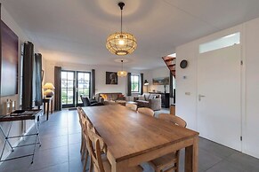 Cozy Villa With Sun Lounger