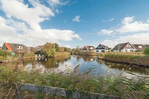 Cozy Villa With Sun Lounger