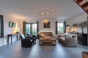 Cozy Villa With Sun Lounger