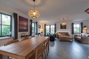 Cozy Villa With Sun Lounger