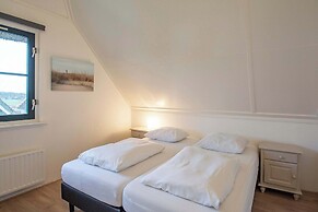 Cozy Villa With Sun Lounger