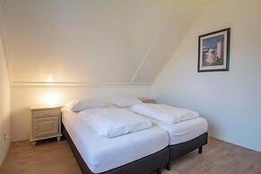 Cozy Villa With Sun Lounger