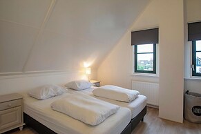 Cozy Villa With Sun Lounger