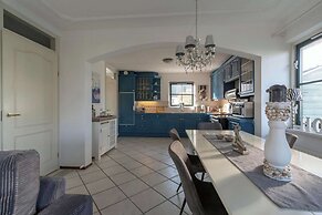 Elegant Villa With Garden