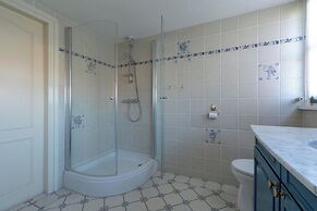 Elegant Villa With Garden