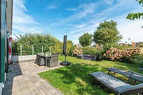 Elegant Villa With Garden