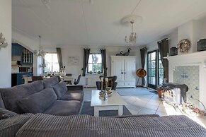 Elegant Villa With Garden