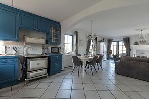 Elegant Villa With Garden