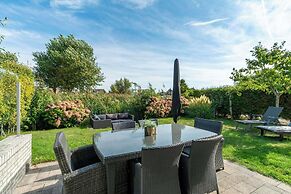 Elegant Villa With Garden