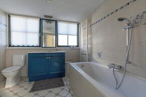 Elegant Villa With Garden