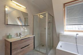 Elegant Penthouse With Patio