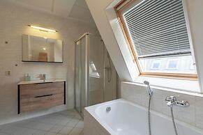 Elegant Penthouse With Patio