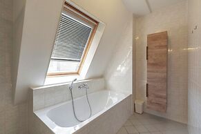 Elegant Penthouse With Patio