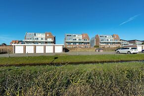 Elegant Penthouse With Patio