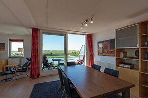 Elegant Penthouse With Patio