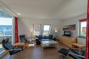 Elegant Penthouse With Patio