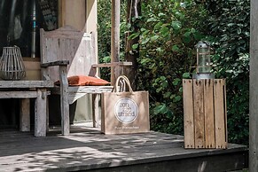 Beach Lodge With Garden