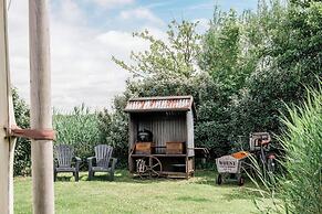 Beach Lodge With Garden