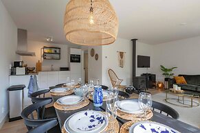 Beachside Villa With Garden