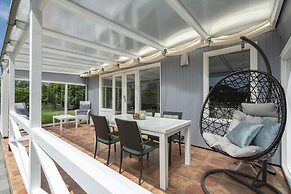 Modern Holiday Home With Large Garden