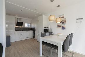 Modern Holiday Home With Large Garden