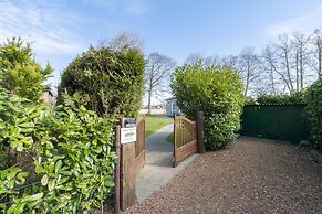 Modern Holiday Home With Large Garden