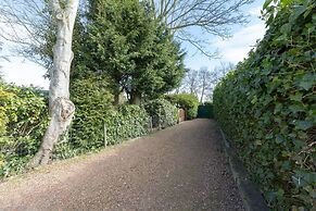 Modern Holiday Home With Large Garden