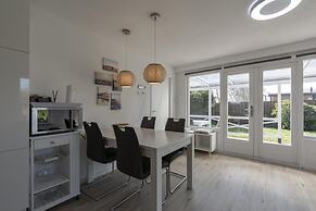 Modern Holiday Home With Large Garden