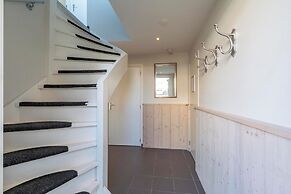 Elegant Beachside Holiday Home